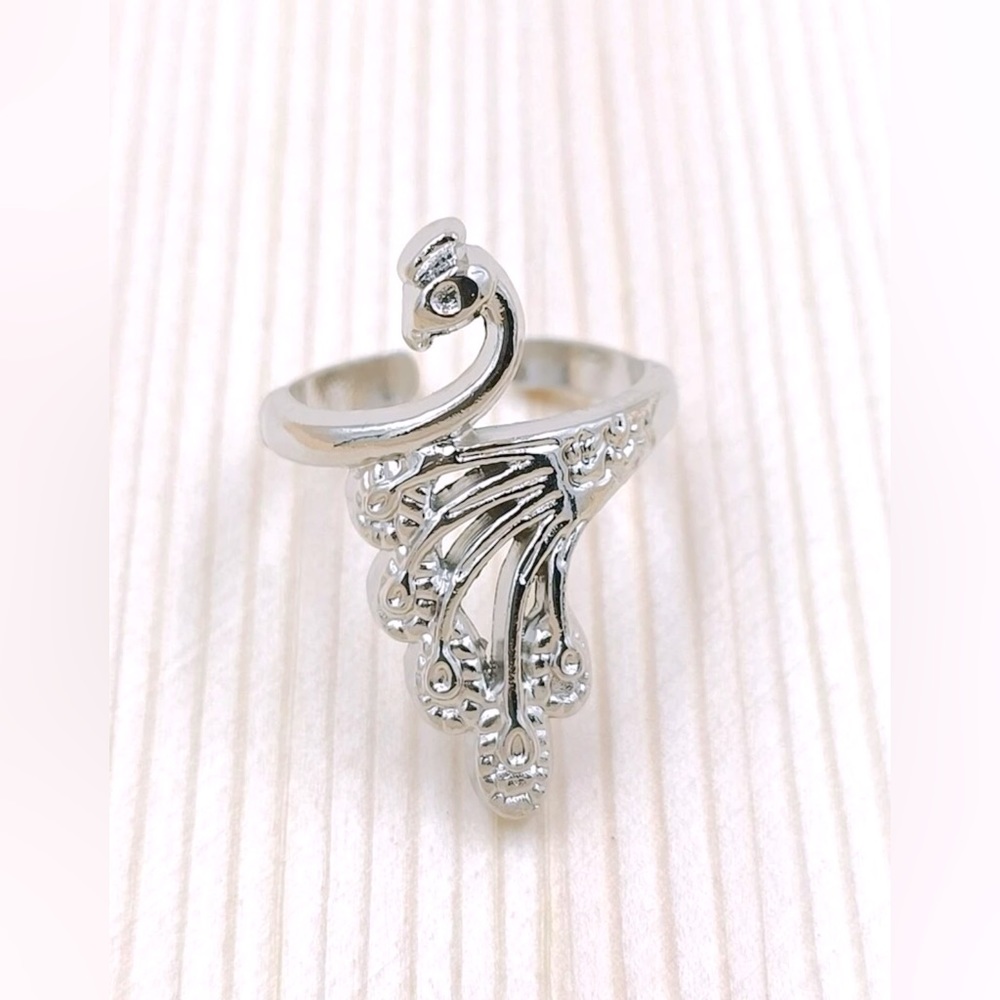 NIP BOUTIQUE SILVER PEACOCK METAL ALLOY ADJUSTABLE RING